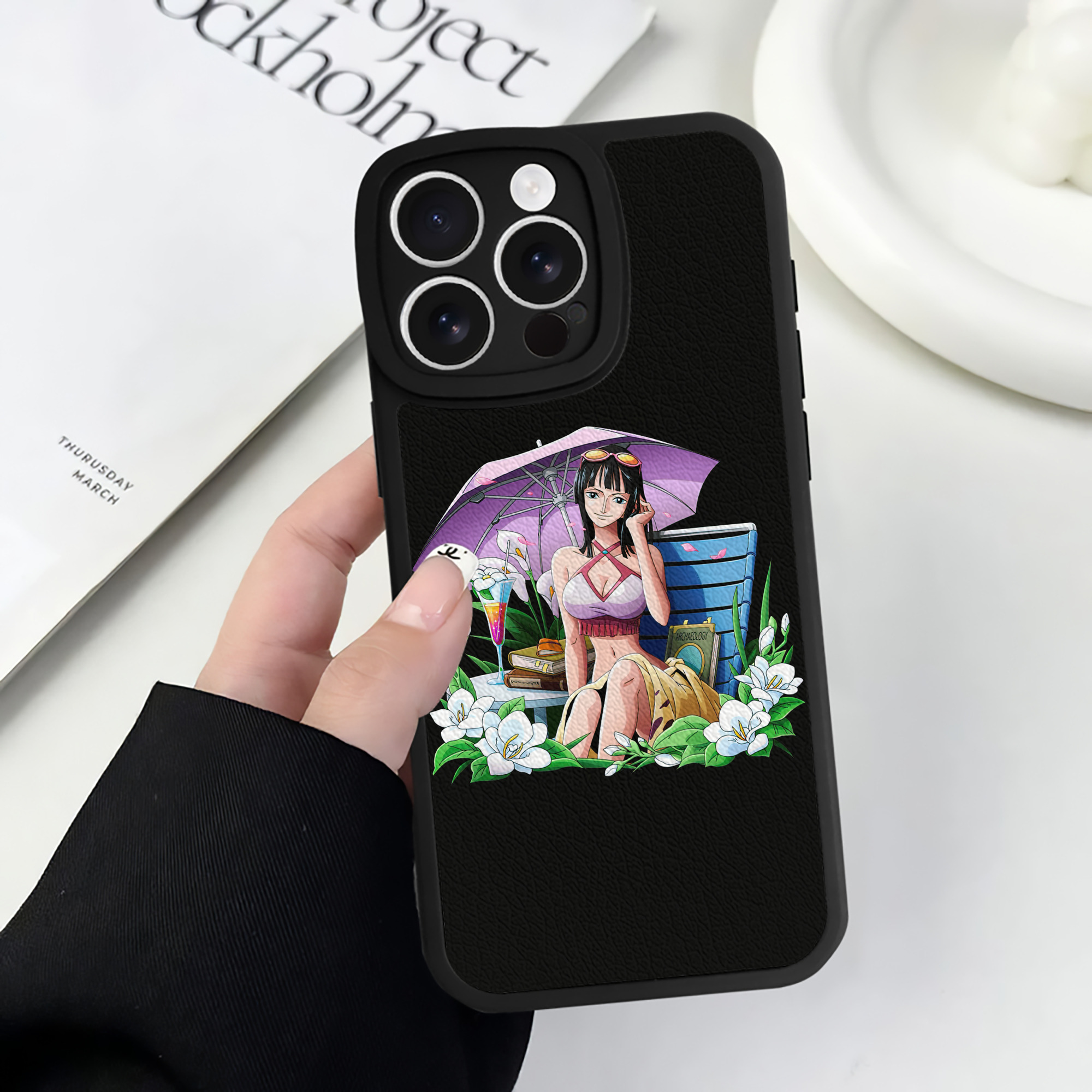 （画像用） ワンピース ニコ・ロビン ONE PIECE Nico Robin 【iPhone 16シリーズ対応】シリコンスマホケース（レザー調） 材質：シリコン